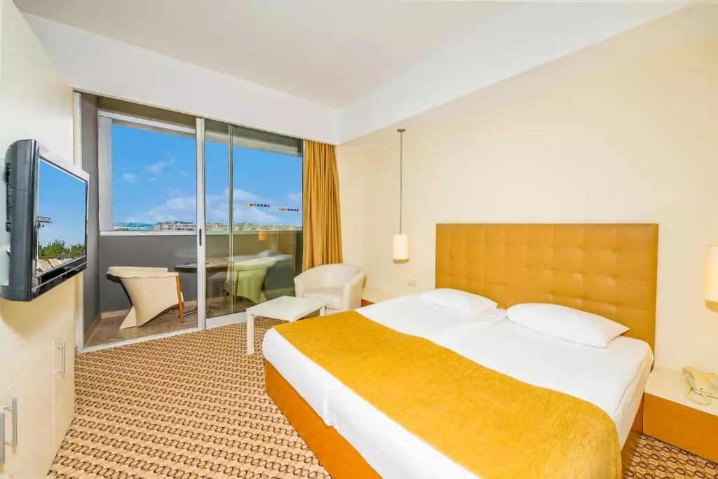 هتل کریستال سنترو